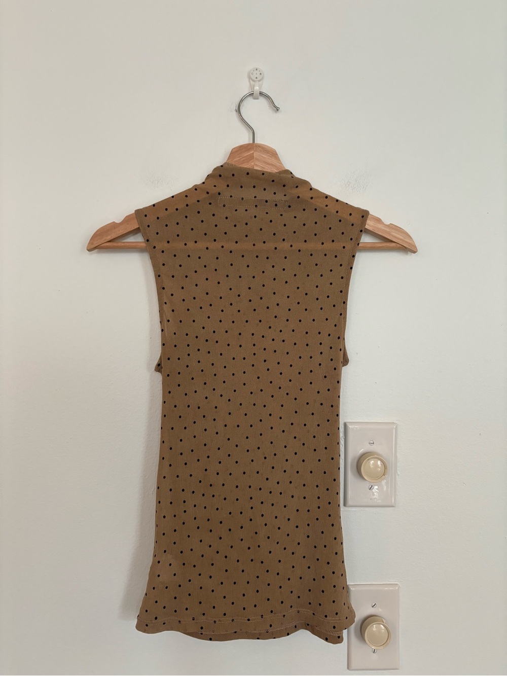 Enza Costa || Mesh Sleeveless Twist Top Ruched Mock Neck Polka Dot Tan Small - Picture 6 of 10